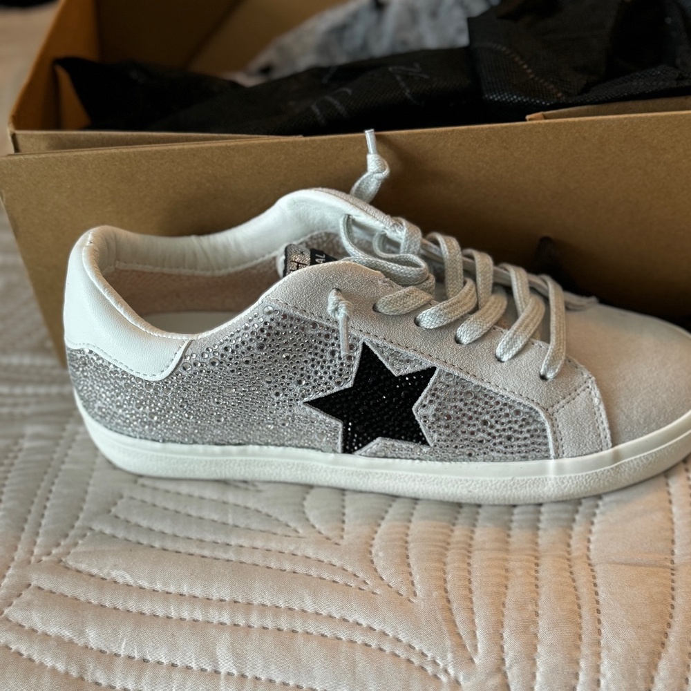 Brand NEW. Vintage Havana sneaker